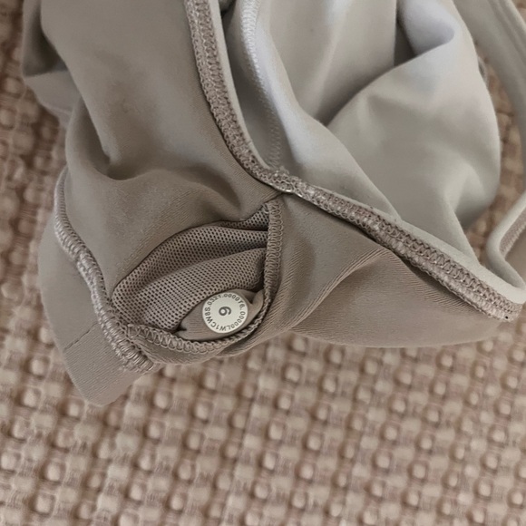 Lululemon Align Cropped Tank in White - Size 6 - Picture 4 of 5